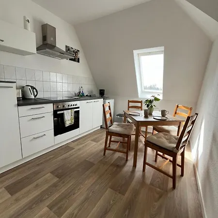 1 Raum Dachgeschosswohnung In Ruhiger Lage Apartment *