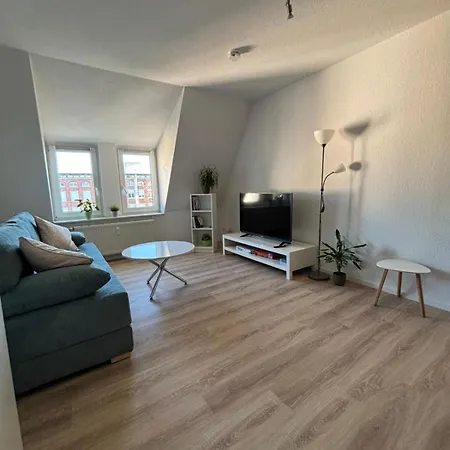 1 Raum Dachgeschosswohnung In Ruhiger Lage * Limbach-Oberfrohna