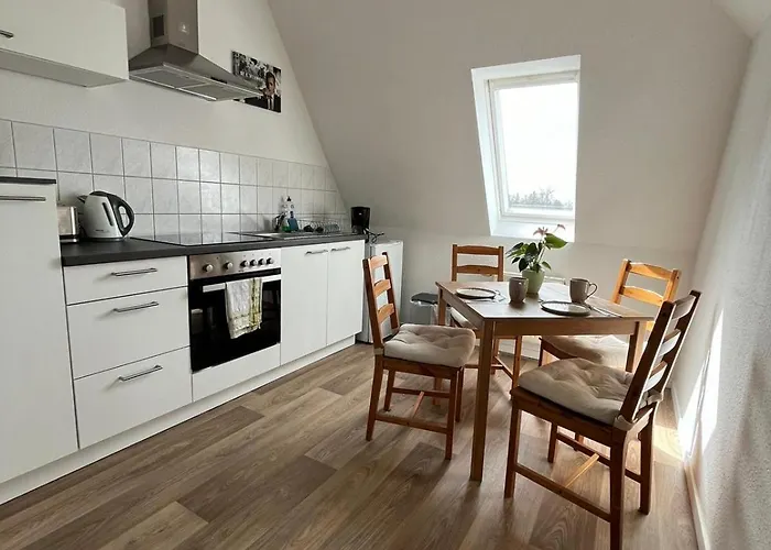 1 Raum Dachgeschosswohnung In Ruhiger Lage Apartment *