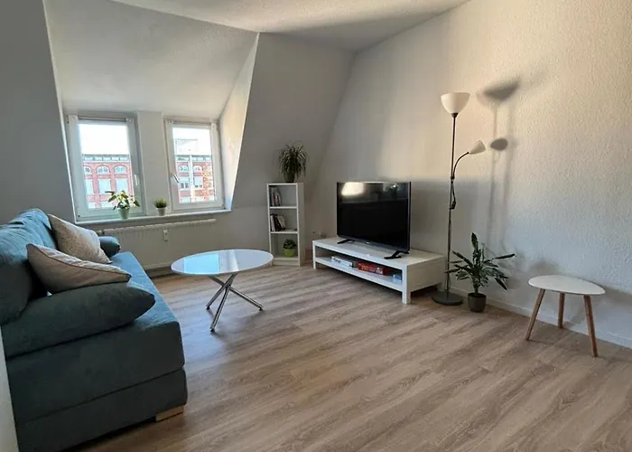 1 Raum Dachgeschosswohnung In Ruhiger Lage * Limbach-Oberfrohna